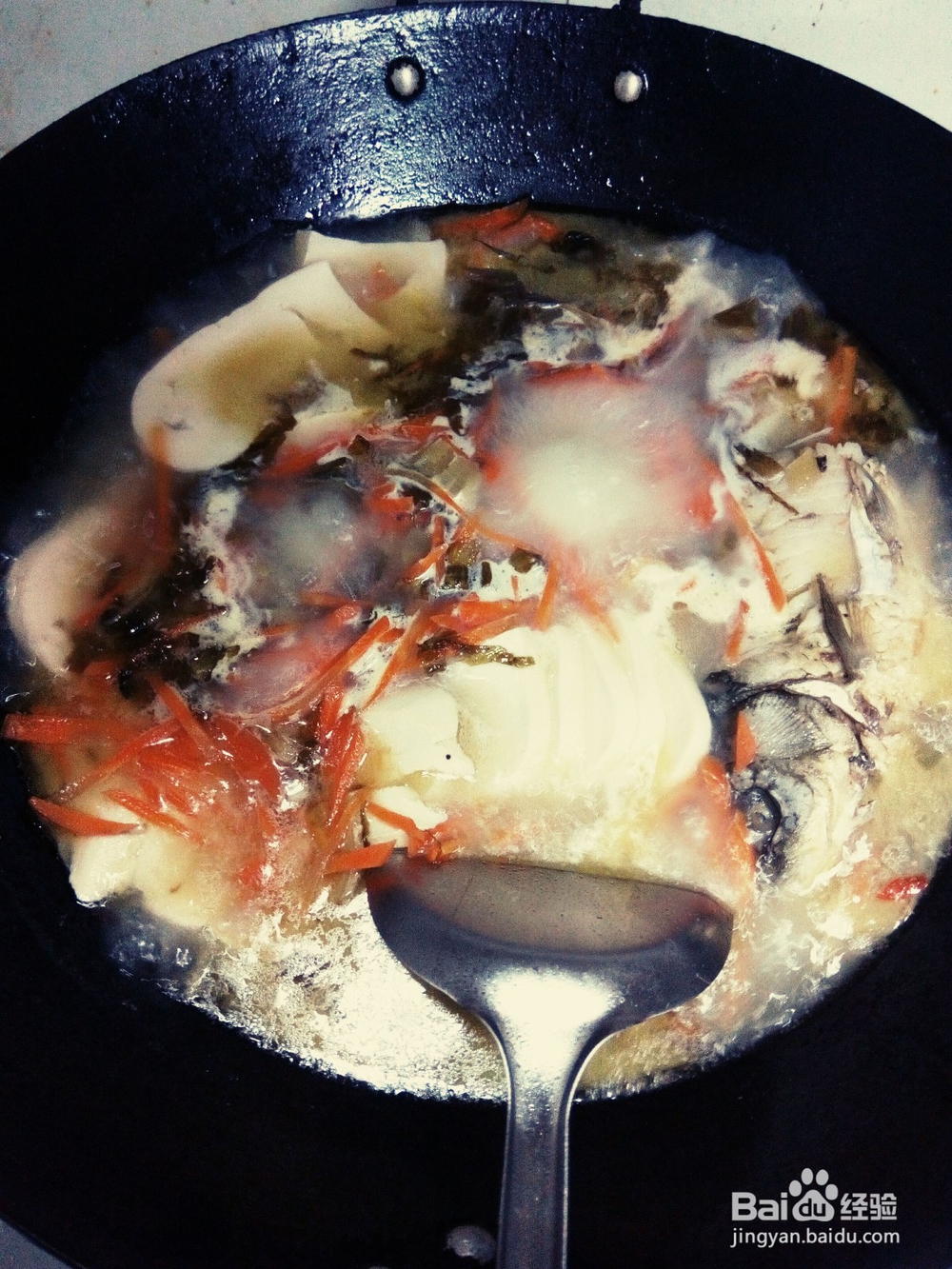 胡萝卜丝煮鲫鱼