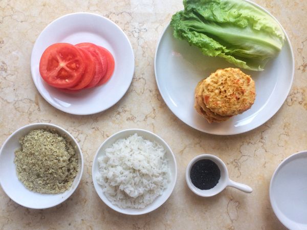 鸡胸肉饼藜麦饭汉堡