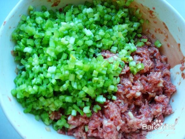 牛肉馅饺子怎么调馅不腥不柴