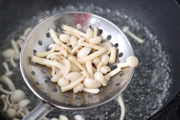 酸汤对虾海鲜菇