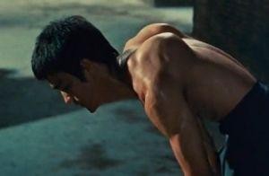 李小龙背阔肌锻炼方法