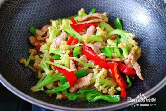 双椒肉片炒花菜的做法