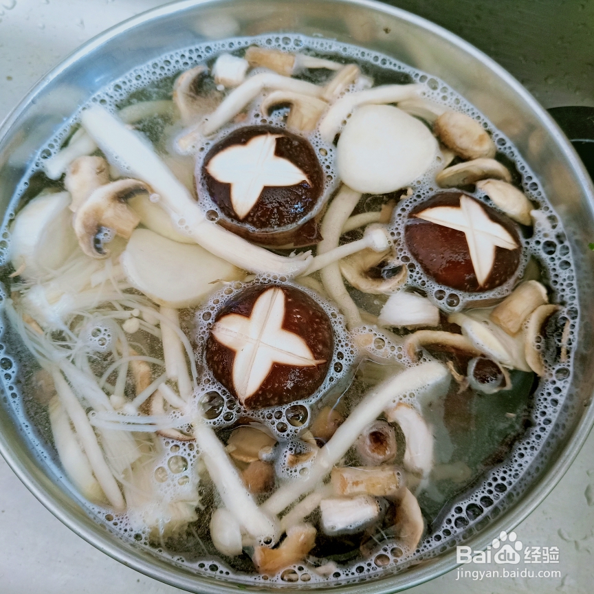 鲜美的鲜味菌菇汤怎么做?