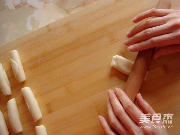 创意中式酥皮点心红梅报春