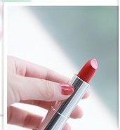 俏丽烟熏红唇妆怎么画