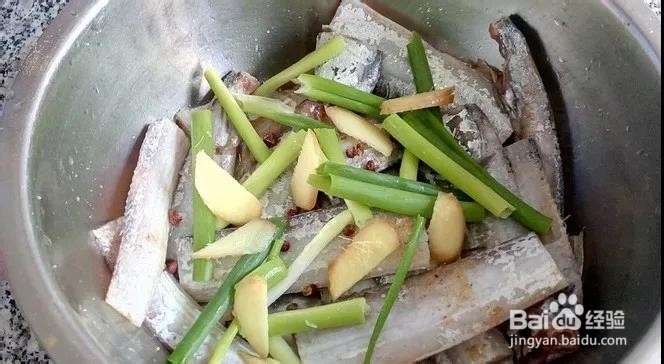 如何做香煎刀鱼呢