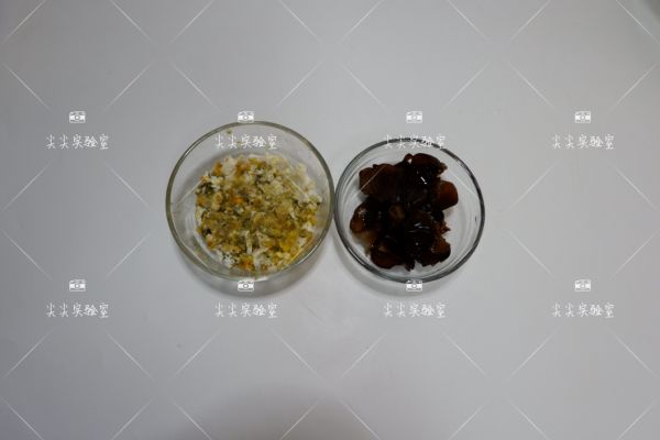 咸蛋木耳西葫芦