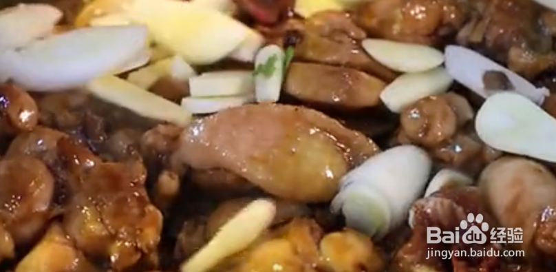 如何做一盘美味的土豆炖鸡块