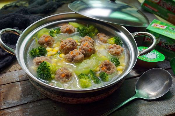 肉丸子杂蔬浓汤