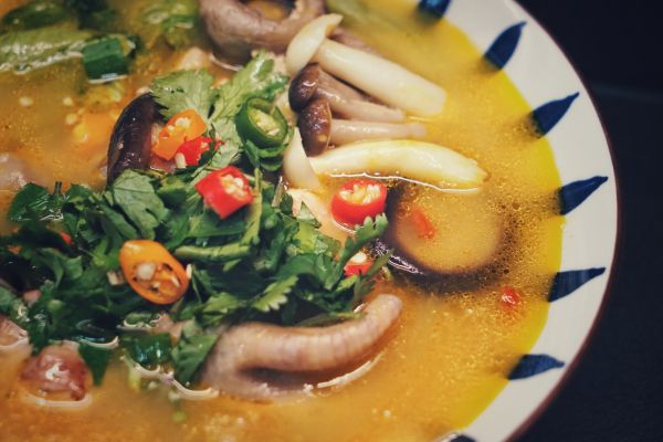 搭配多种蔬菜蘑菇