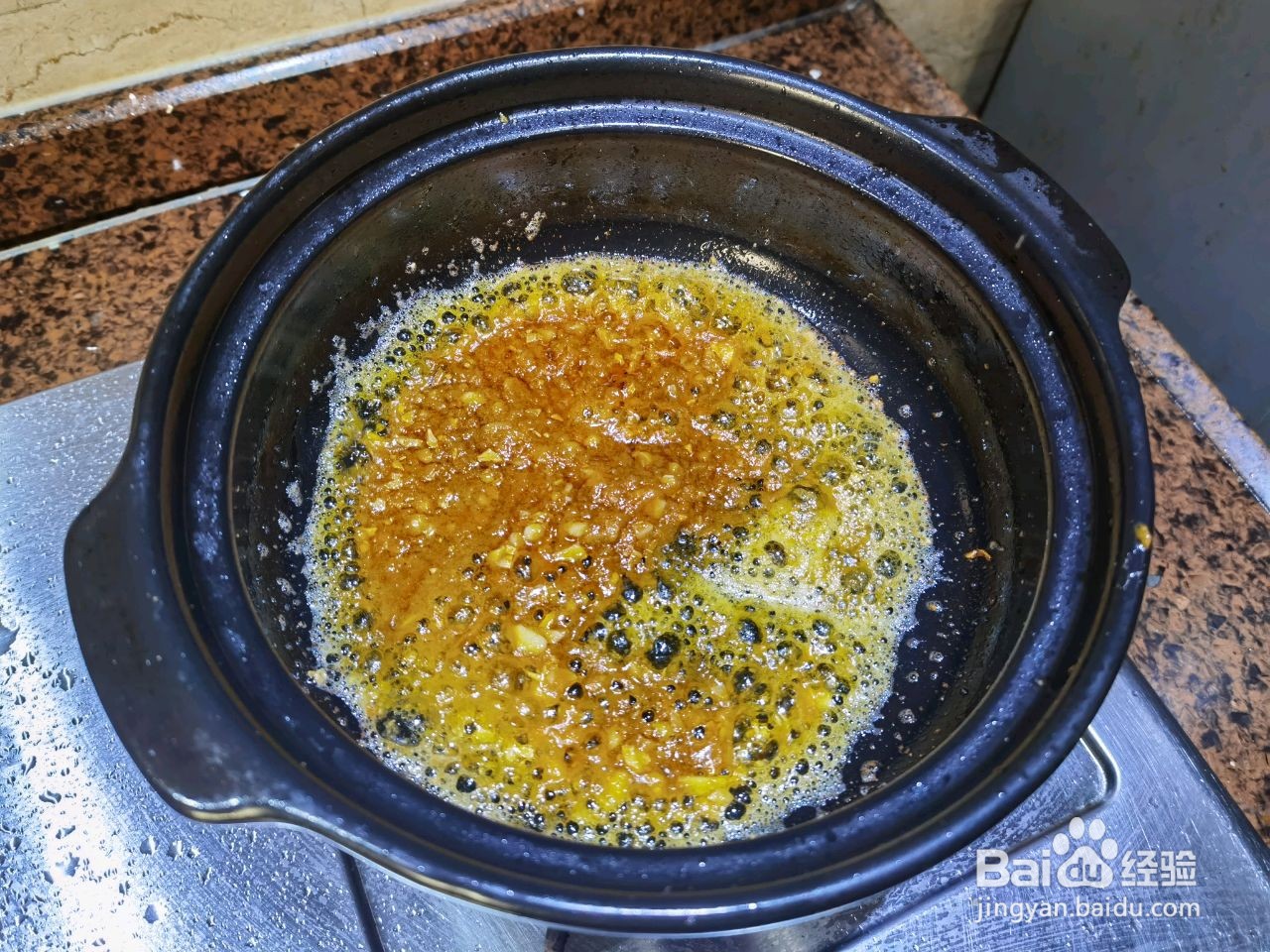 蟹黄豆腐煲的做法