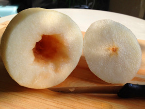 川贝炖雪梨要放水吗