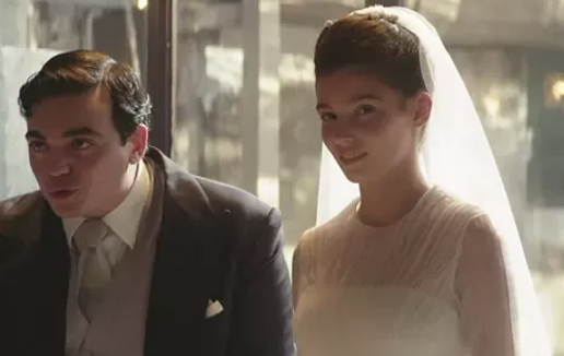 《那不勒斯》四部曲作者是谁