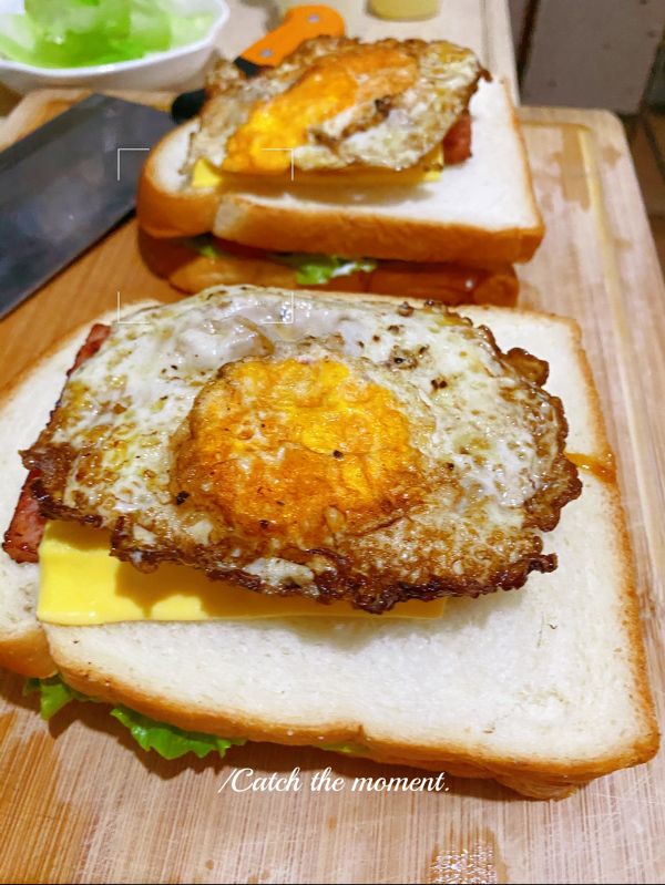 嫩牛肉火腿三明治