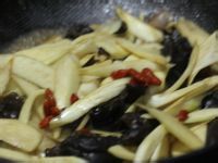 鸡胗炒茭白做法