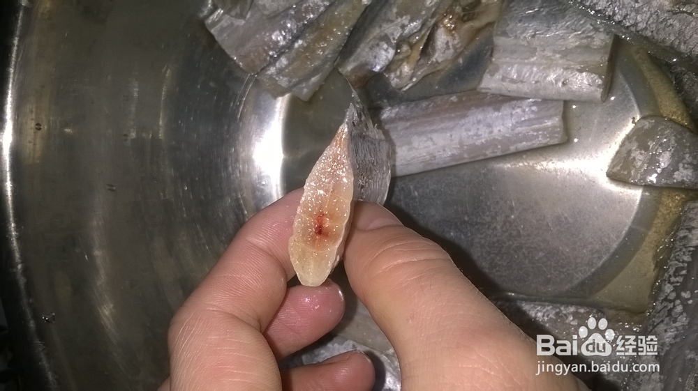 干炸带鱼如何不碎、不糊锅