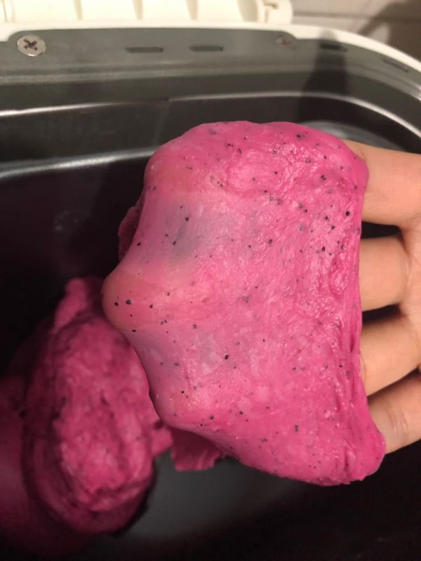 火龙果松软粉吐司