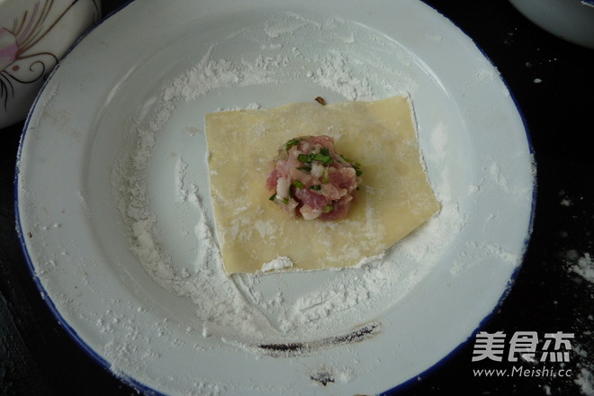 鸡腿馄饨浓汤煲
