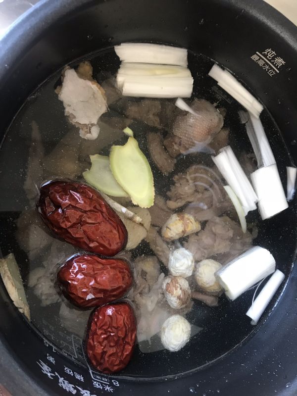 鸽子山药养生汤