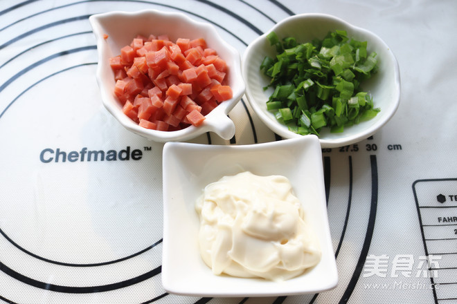 香肠玫瑰花沙拉面包