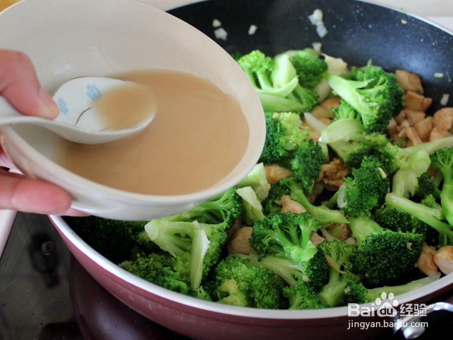 西兰花炒鸡丁的做法，西兰花炒鸡丁怎么做好吃