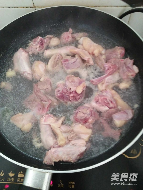 老鸭萝卜汤的做法