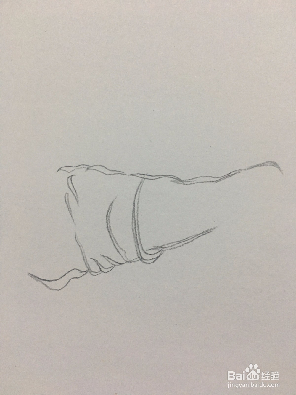 画一双年轻人的手握着一只老人的手 简笔画