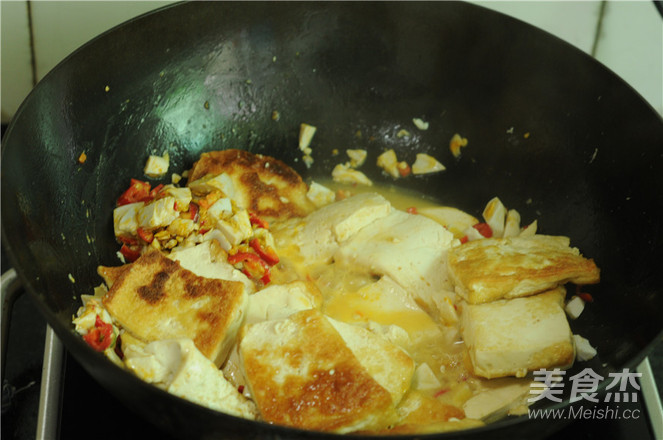 咸蛋黄金沙脆皮豆腐