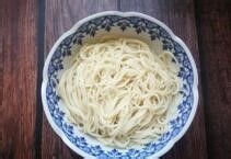 怎么做一道美味的蟹粉豆腐汤捞面