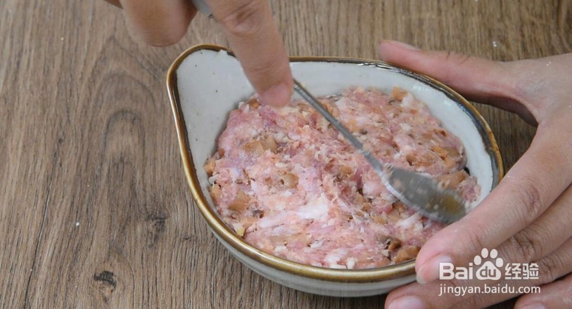 怎么做好吃的咸蛋黄蒸肉饼