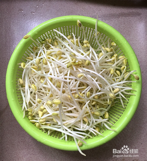 黄豆芽炒韭菜的制作方法