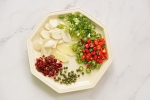 酸汤鲜虾羊肉卷的做法