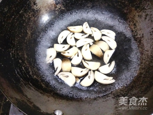 草菇蒸蛋羹的做法