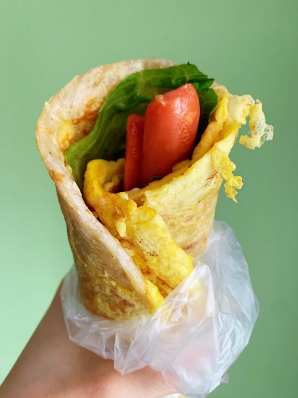 葱油饼鸡蛋卷一切