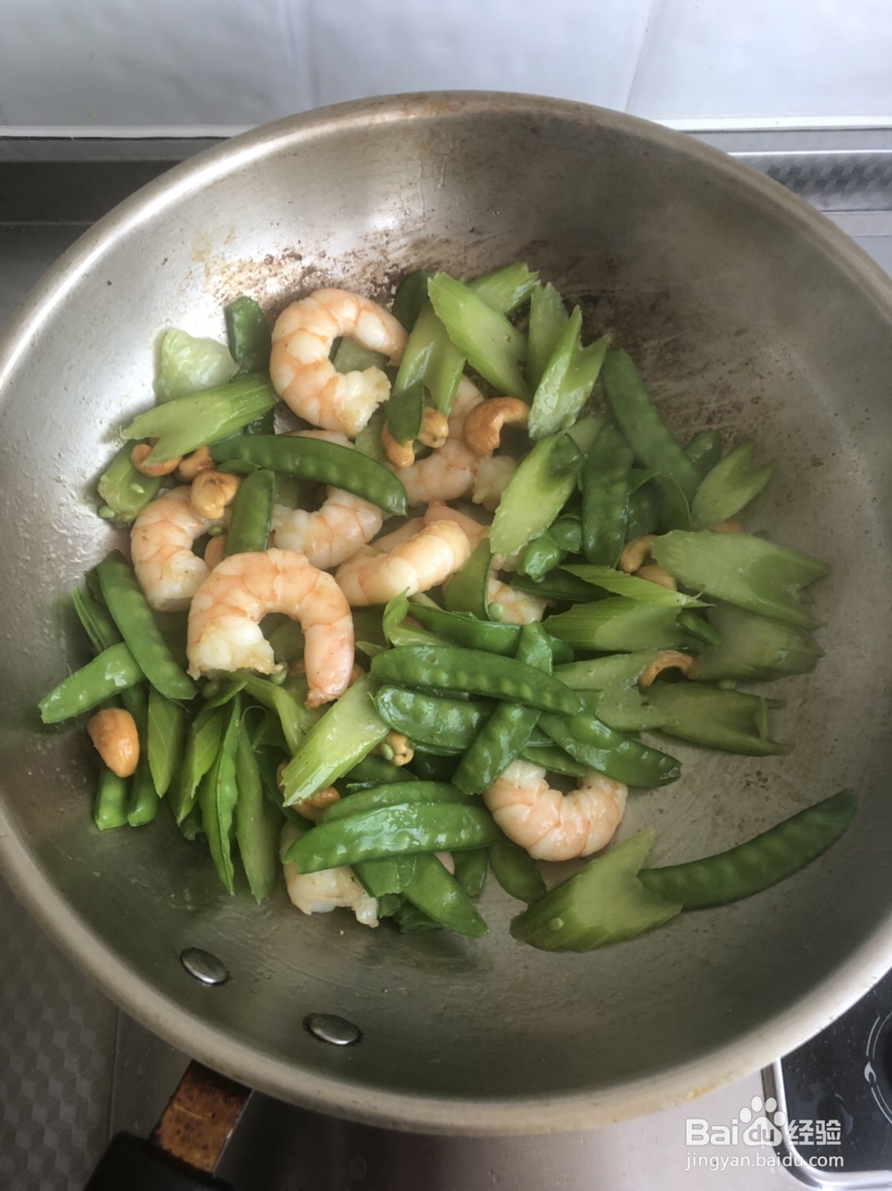 姨妈给我做西芹腰果荷兰豆炒虾仁