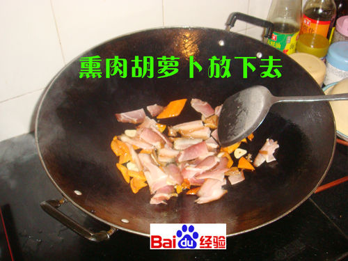 春节美食熏肉炒西芹