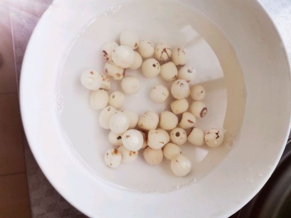 红枣银耳莲子汤