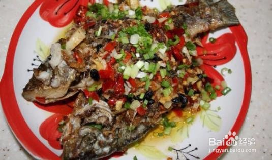 制作香煎鲫鱼