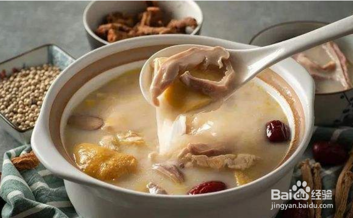 给客人盛汤需要注意事项