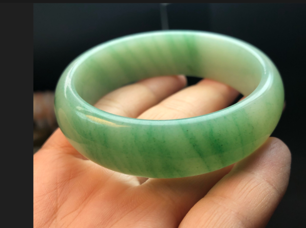 黄龙玉和佘太翠那个养的快