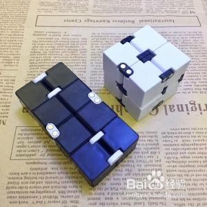 无限魔方贴纸怎么贴