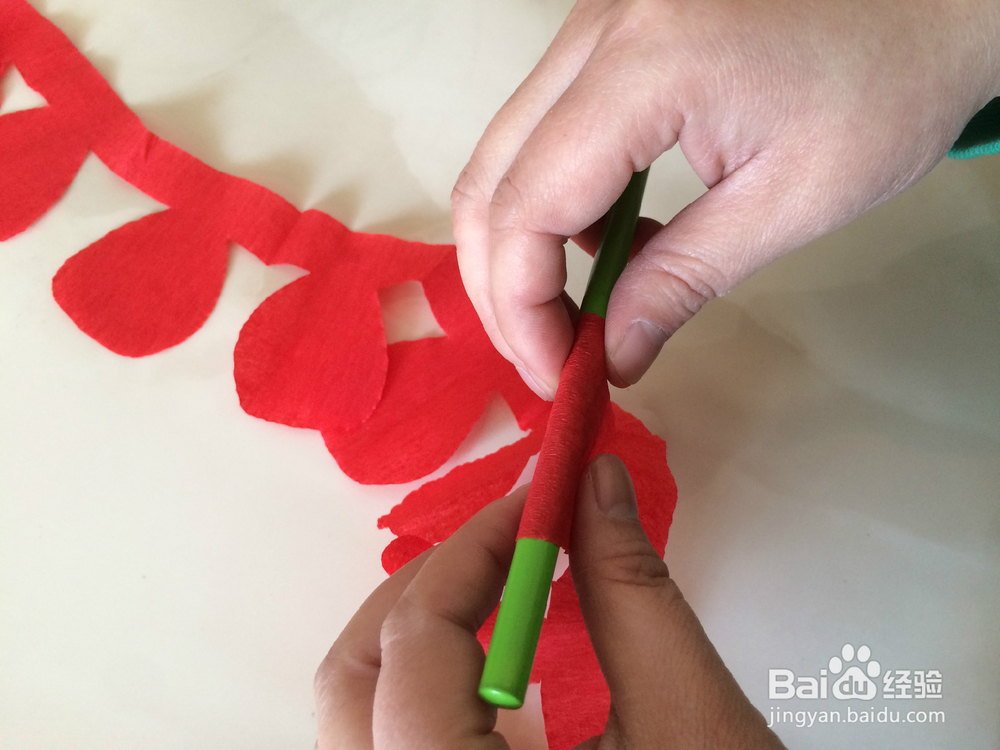 如何用皱纹纸做玫瑰花