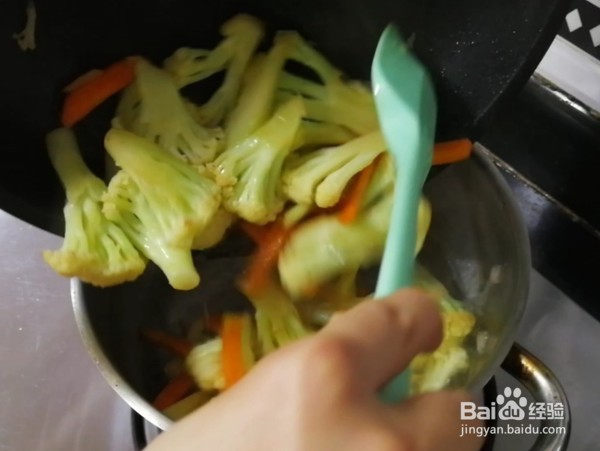 西红柿焖菜花的做法