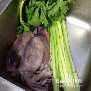 香芹爆炒鲜鱿 怎么做