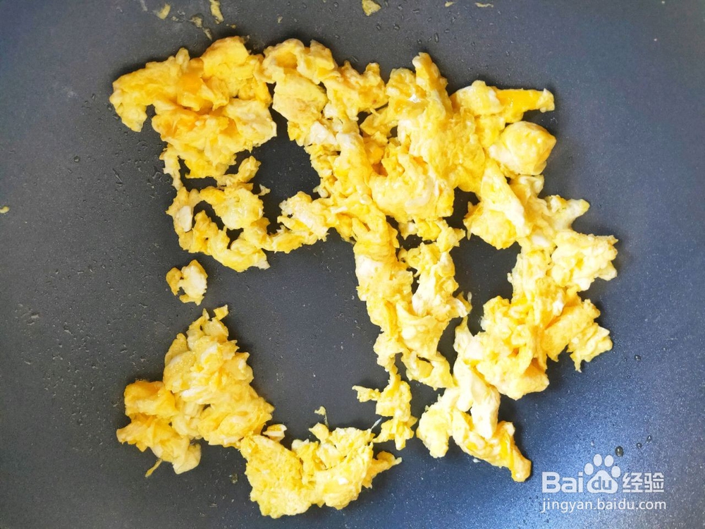 怎么做特色胡萝卜木耳炒鸡蛋