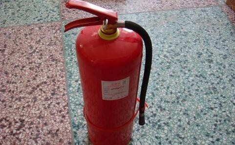 F 类火灾应选用哪种灭火器