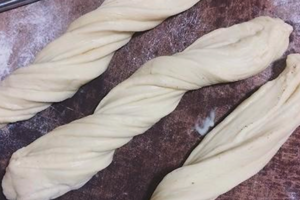 怎样用安琪无铝油条膨松剂做油条