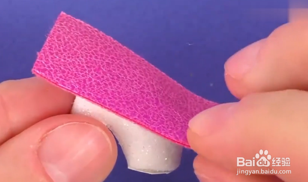 如何给芭比做一双粉色亮片鞋