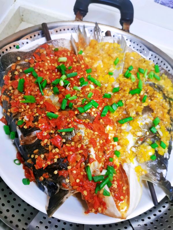 双椒蒸雄鱼鱼头