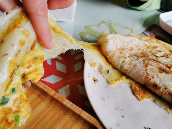 营养早餐鸡蛋葱油煎饼